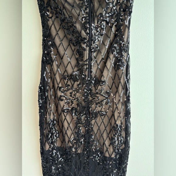 Elegant Black Sequin Midi Dress - Picture 6 of 7